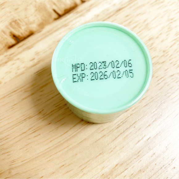 give them la la skin • sugar lips exfoliating lip scrub | 115ml/0.5 fl oz - Picture 3 of 3